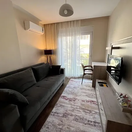 Spacious Flat Close To Erasta'8'